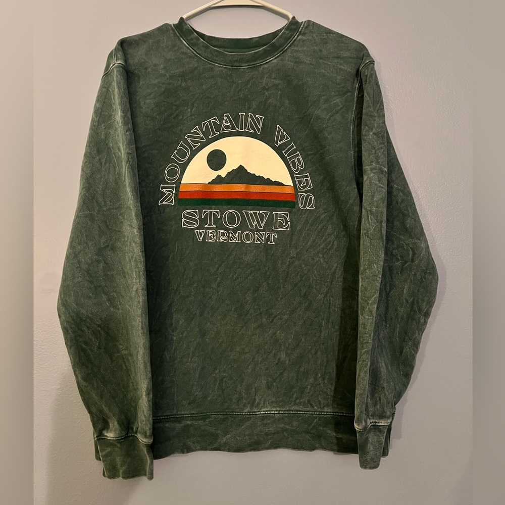 Vibe Forest Green Mountain Graphic Crewneck